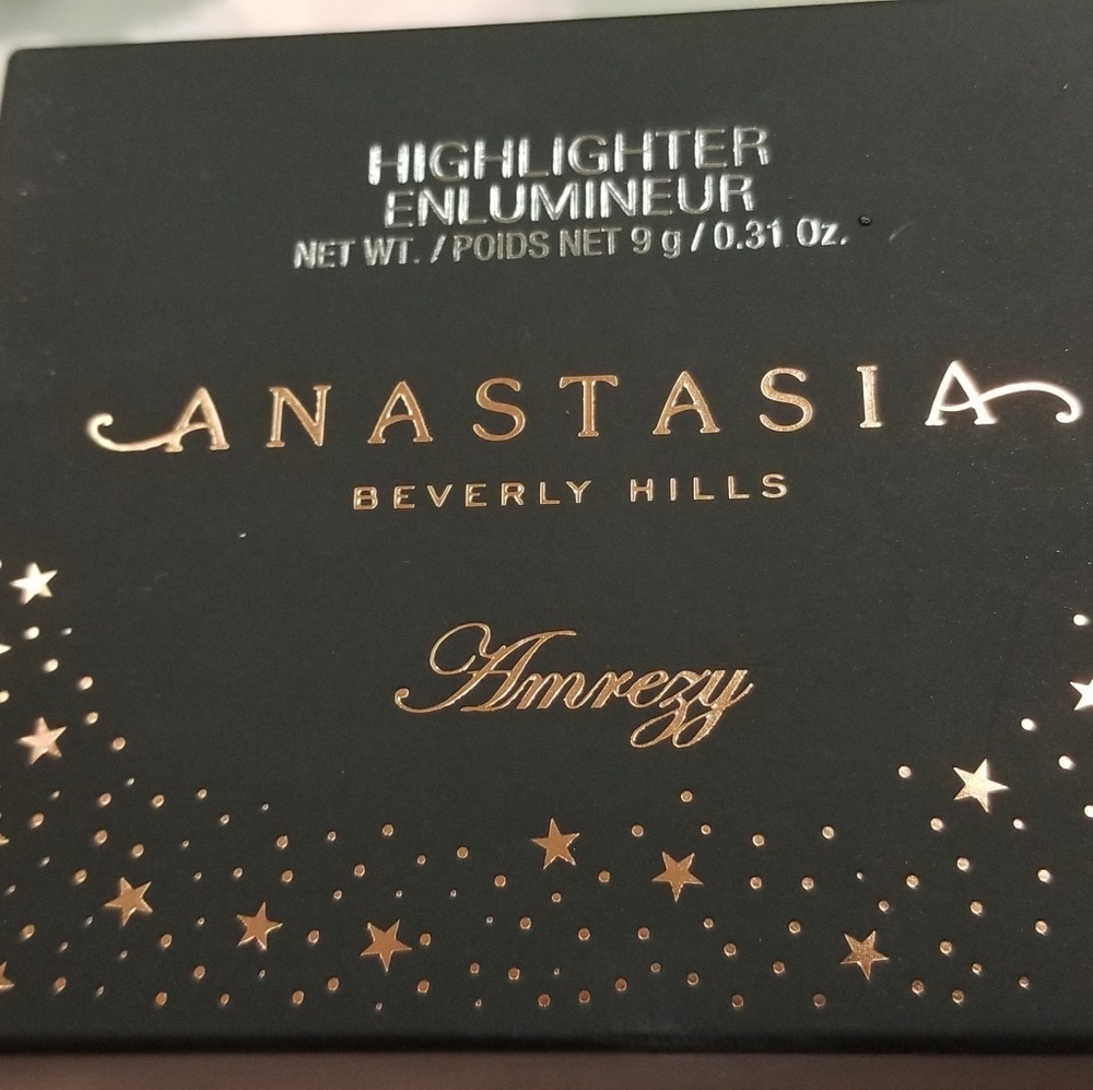 Anastasia Beverly Hills  Amrezy highlight